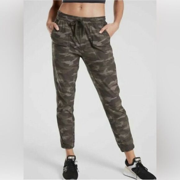 Athleta Camo Farallon Jogger Pants Sz 2 - Picture 1 of 5